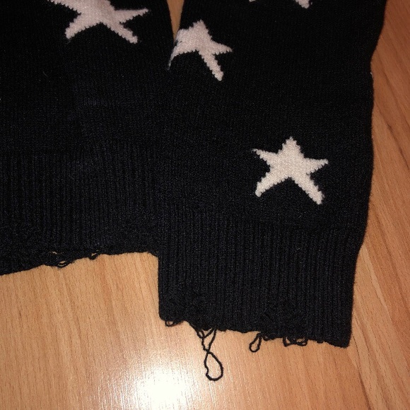 Honey Punch Distressed Star Sweater - Picture 6 of 8